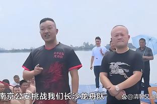 小吧在现场？陷入交易流言的塔克心情不错 猜猜老6实际身高？